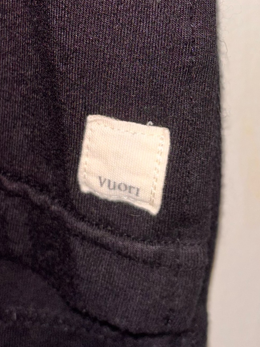Vuori women’s XS black tank top first season cloth logo tag longer length sides - Picture 2 of 4